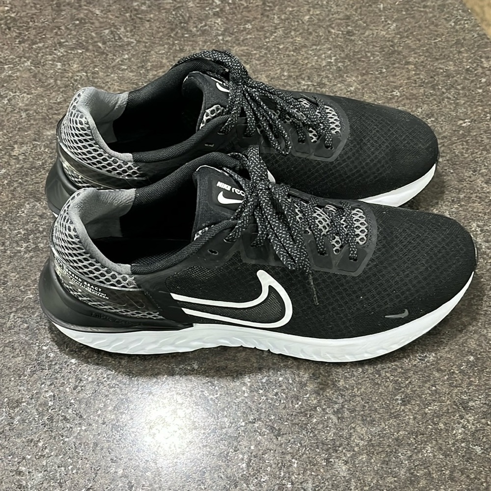 Nike Legend React 3